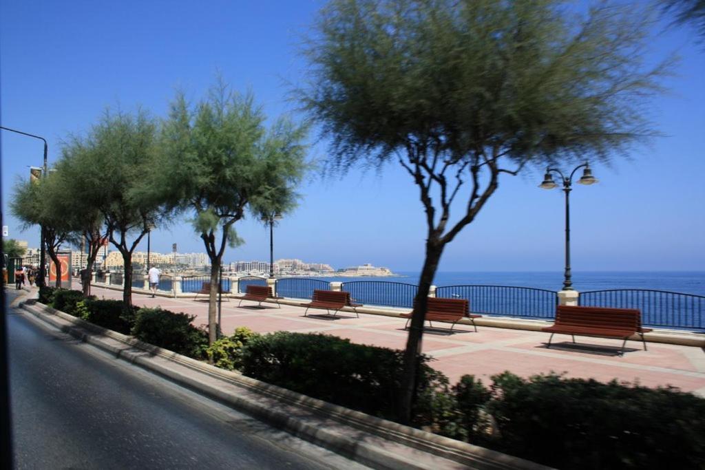 Chic 2Br Penthouse Steps From The Promenade Apartment Sliema Luaran gambar