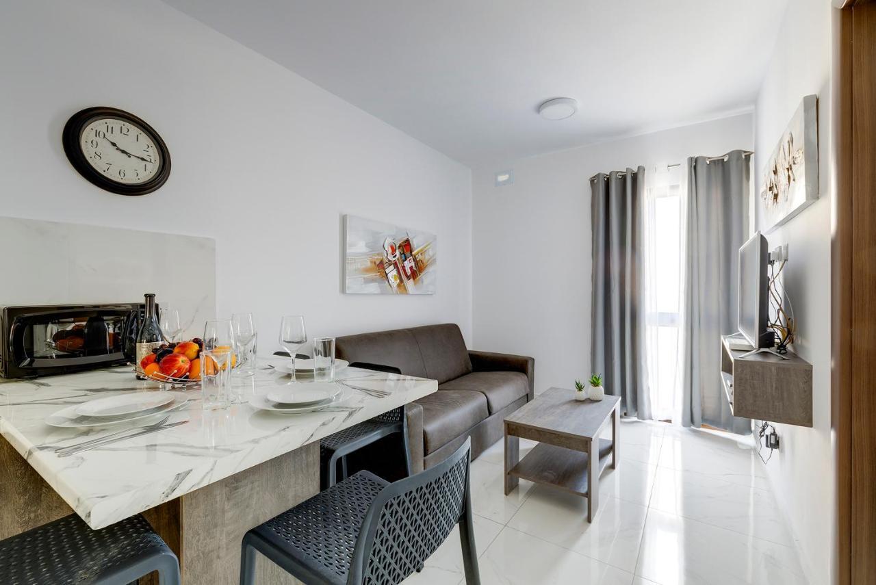 Chic 2Br Penthouse Steps From The Promenade Apartment Sliema Luaran gambar