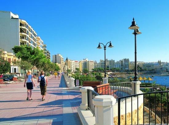 Chic 2Br Penthouse Steps From The Promenade Apartment Sliema Luaran gambar